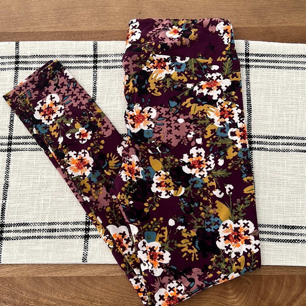 LuLaRoe Buttery Soft Signature Leggings!
